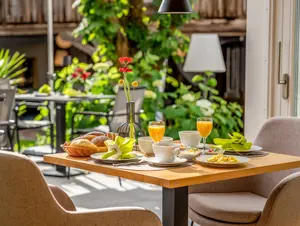 Frühstück im Wintergarten © Der Heindlhof Frühstück im Wintergarten