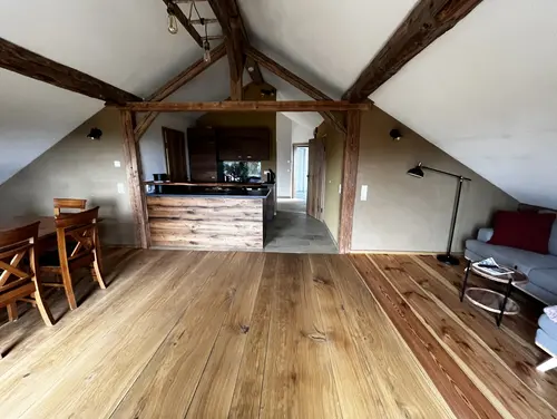 Ferienwohnung mit viel eigenem Holz