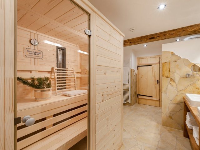 Private Sauna im Badezimmer der Ferienwohnung Staller Ferienhof in Seeon am Chiemsee