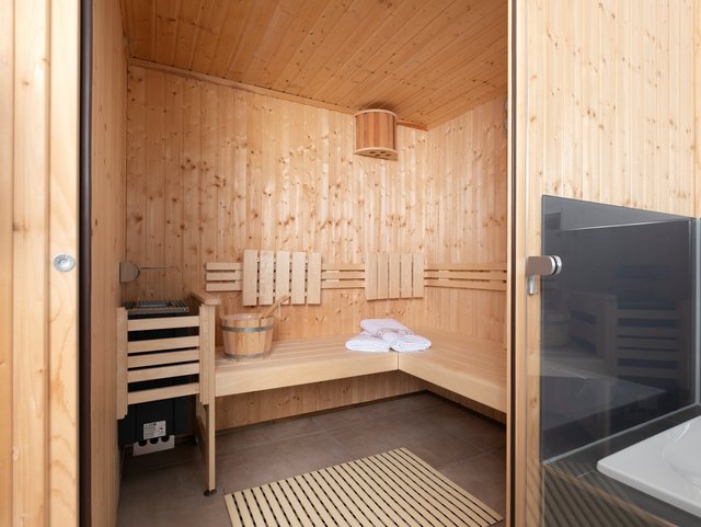 Wellness im eigenen Bad mit Sauna auf dem Reiterhof
