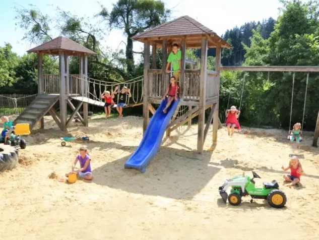 Outdoorspielplatz am Chiemsee © Ferienparadies Huberhof Outdoorspielplatz am Chiemsee