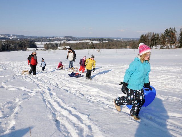 Schlittenfahren und Rodeln im Winterurlaub in der Region Chiemsee