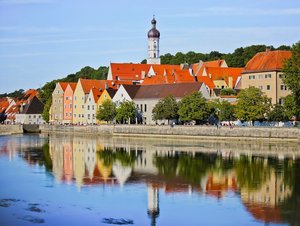 © Peter Dörfler Stadt Landsberg am Lech mit Blick auf den Lech und Altstadt