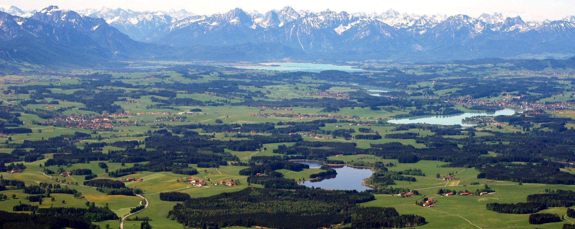 Panorama über den Pfaffenwinkel auf die Alpen