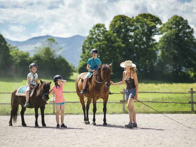 Reitunterricht auf dem Bauernhof in der Alpenregion Tegernsee Schliersee