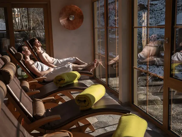 Ruheraum mit Ausblick im Wellnessbereich