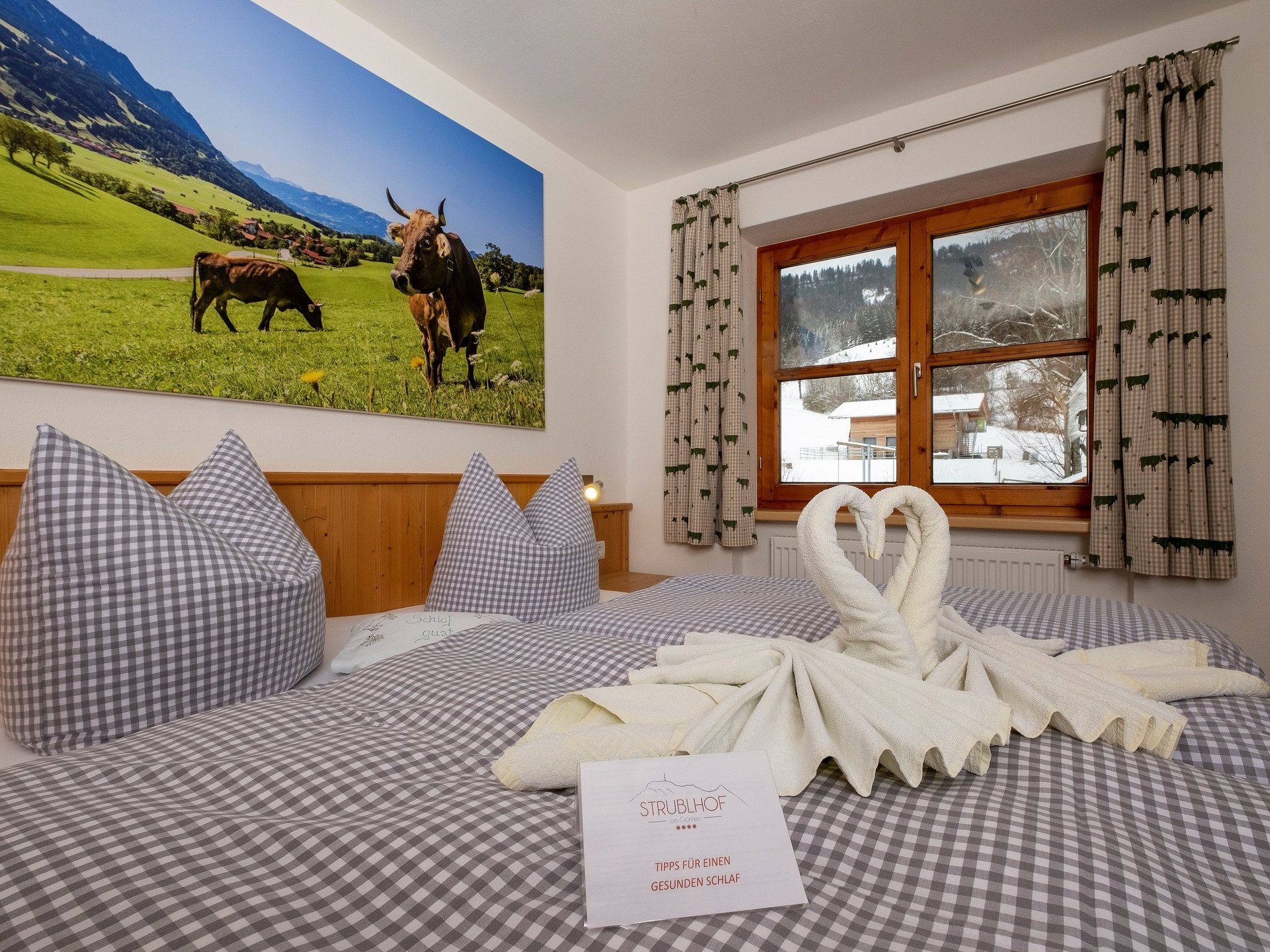 Schlafzimmer Ferienwohnung auf dem Strublhof in Rettenberg