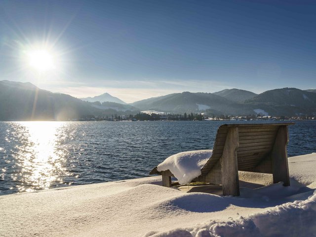 Wunderschöner Ausblick auf den winterlichen Tegernsee