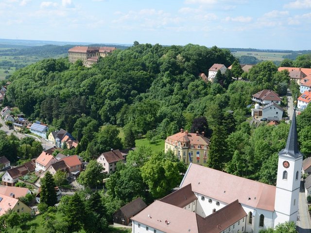 Ortsansicht Schillingsfürst mit Kirche und Schloss