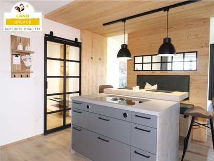 Moderne Küche in der Ferienwohnung © Wellness-Ferienhof Lang Moderner Wohnbereich mit gut ausgestatteter Küche auf dem Landhof