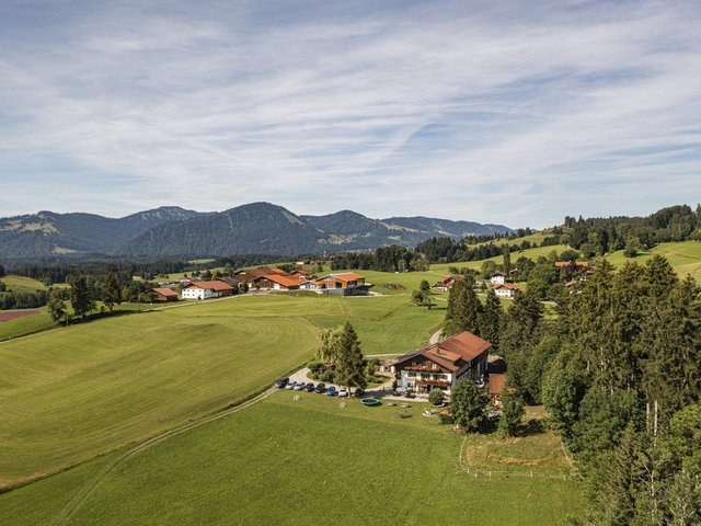 Gmeinder´s Landhaus von Oben mit Blick in die Allgäuer Berge