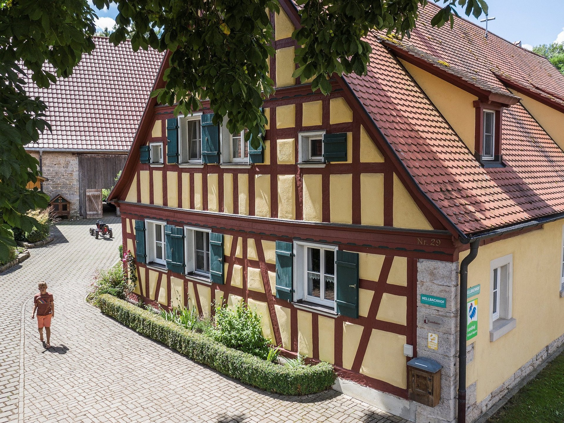 Bauernhaus des Hellbachhof in Fachwerk Bauweise in Simmershofen, Romantisches Franken 
