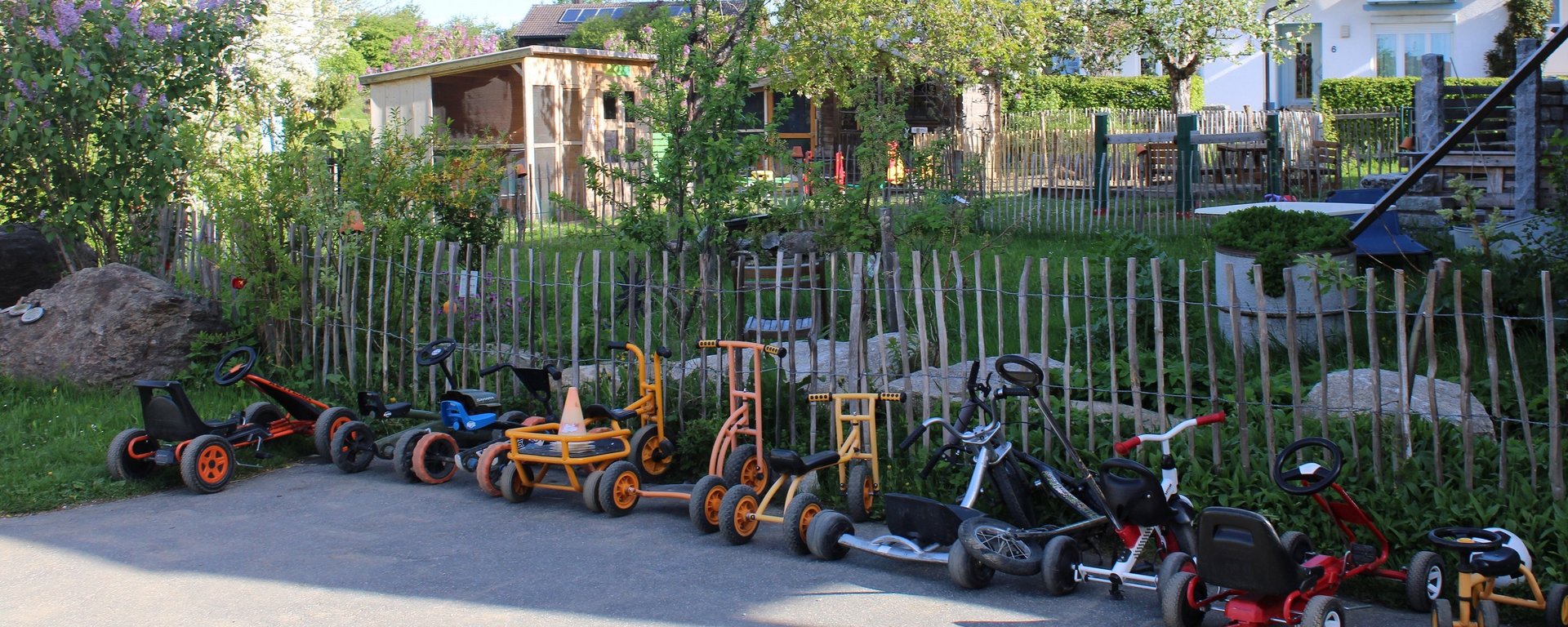 Viele Fahrzeuge zum Austoben auf dem Ferienhof Meininger