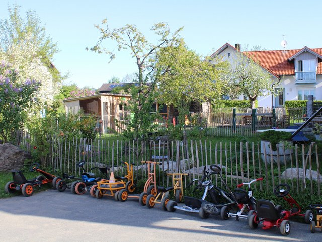Viele Fahrzeuge zum Austoben auf dem Ferienhof Meininger