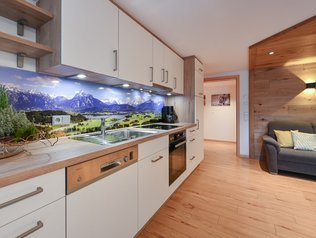 Moderne Ferienwohnung © Schweiger Ferienhof Große Küche in der modernen Ferienwohnung mit Wellness