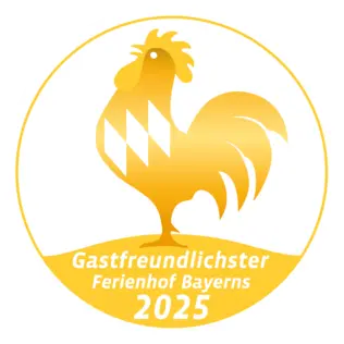 Logo der Auszeichnung Goldener Gockel 2025 für die gastfreundlichsten Ferienhöfe Bayern