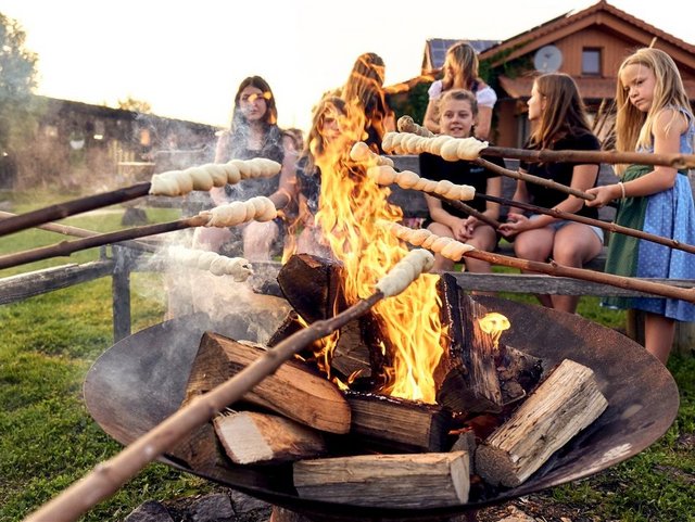 Lagerfeuer und Stockbrot auf dem Balbini Ponyhof in Hengersberg im Bayerischen Wald