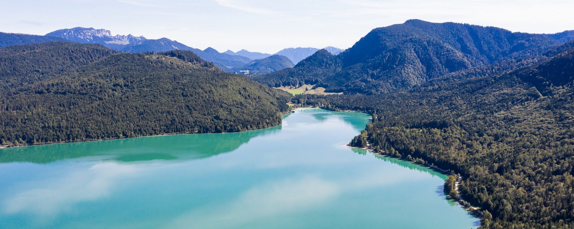 Der Kochelsee im Tölzer Land von oben