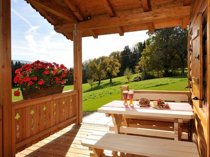Entspannung auf der eigenen Terrasse © Lamplhof Entspannung auf der eigenen Terrasse vor dem Chalet