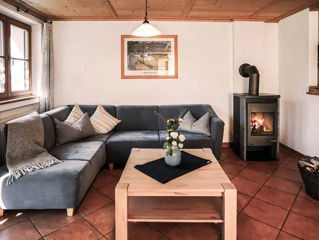 Wohnzimmer mit eigenem Kaminofen 