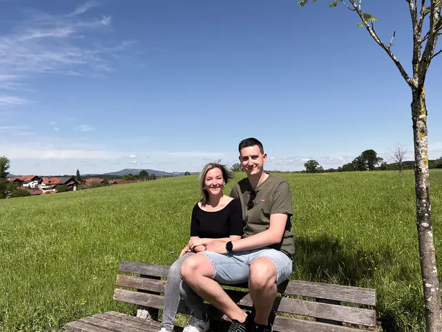 Verlobungsbank mit Blick auf den Pfaffenwinkel