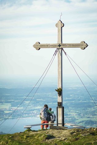 Ausblick vom Gipfelkreuz © Dietmar Denger, Alpenregion Tegernsee Schliersee Ausblick auf den Tegernsee vom Gipfelkreuz