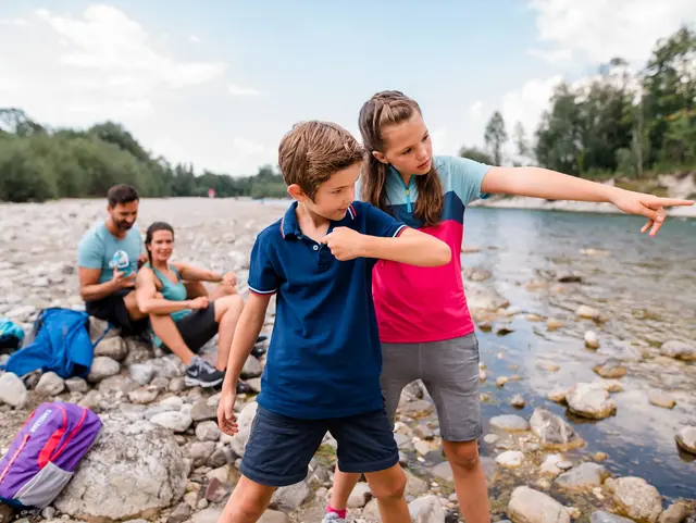 In Bad Tölz mit der Familie an der Isar entspannen.