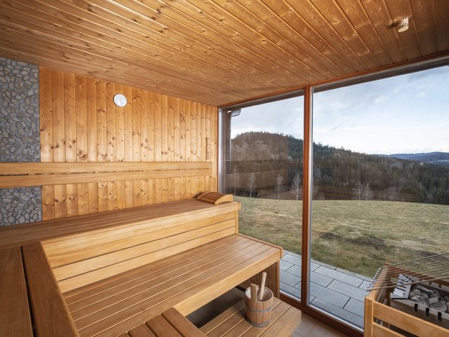 Sauna mit Ausblick in die Natur