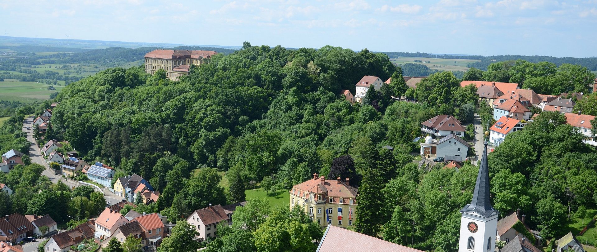 Blick auf Schillingsfürst mit Schloss im Romantischen Franken