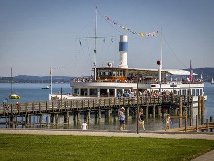 Mit dem Dampfer eine Rundfahrt über den Ammersee machen