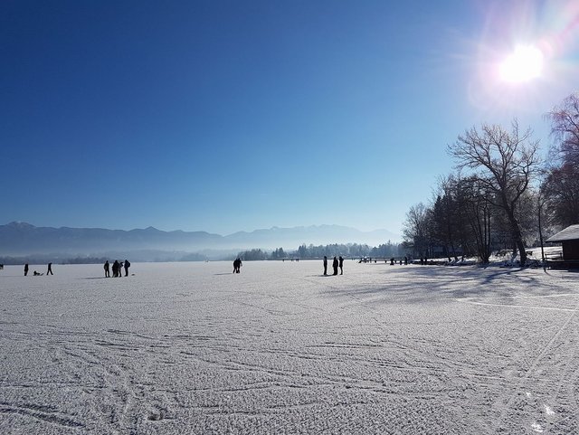 Spaziergang auf dem gefrorenem Staffelsee