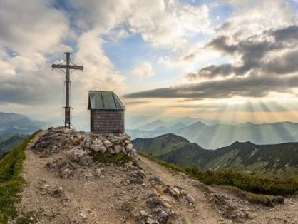 Wandern im Chimegau © Simmerl-Bergbauernhof Atemberaubende Wanderungen im Urlaub auf dem Bauernhof am Chiemsee