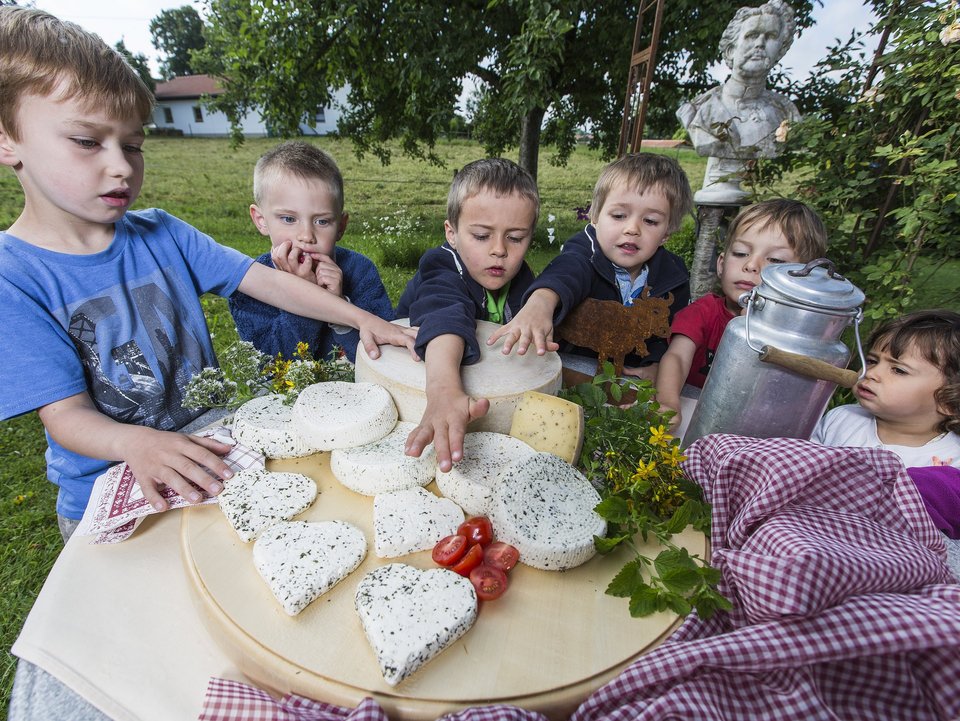 Kinder beim Seifenmachen