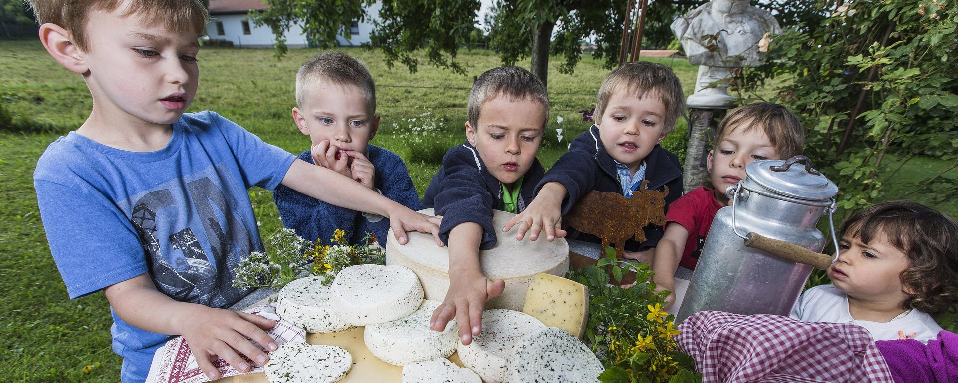 Kinder beim Seifenmachen