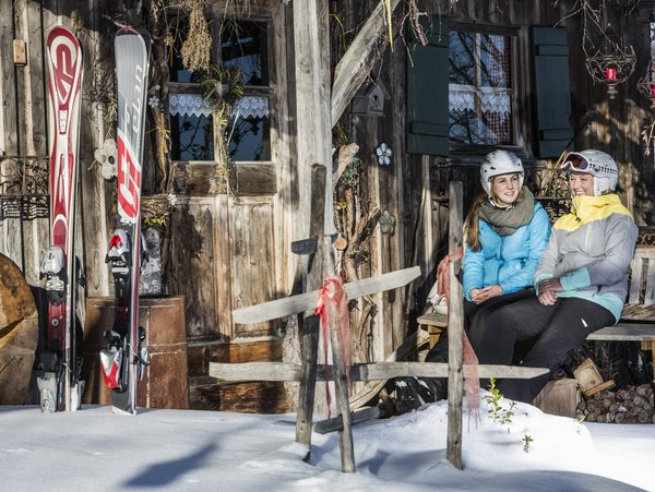 Gemütlich Zusammensitzen nach dem Skifahren