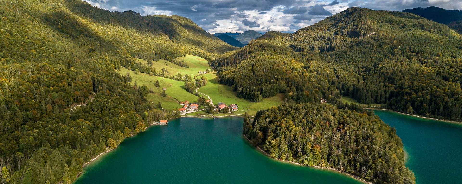 Bauernhöfe in direkter Lage am See oder Fluss