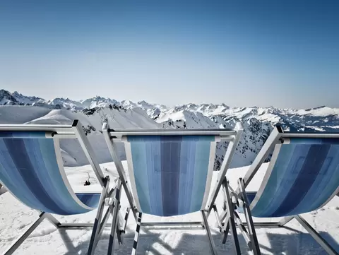 Entspannung im Liegestuhl auf dem Nebelhorn