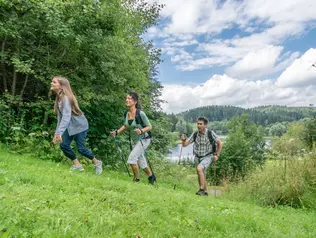 Familie beim wandern