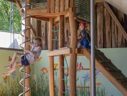 Große Spielscheune für die Kinder