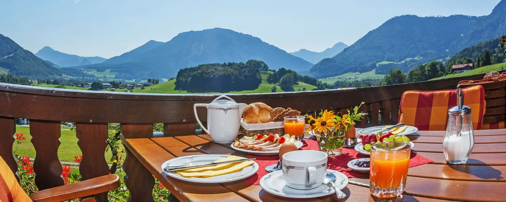 Frühstücken mit Bergblick - © Steinberger Hof Frühstücken mit Bergblick