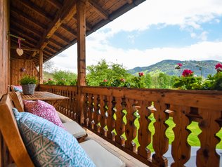Tolle Aussicht vom Balkon © Kainzenhof Gäste haben vom Balkon des Hofes mit Wellness eine tolle Aussicht