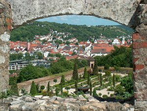 Burgfenster zu Hortuns Eytensis auf Eichstätt im Naturpark Altmühltal