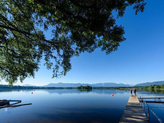 Blick auf den Staffelsee mit den Bayerischen Alpen im Hingergrund