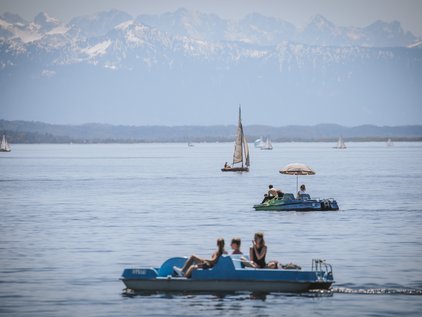 Tretbootfahren mit Alpenpanorama auf dem Ammersee