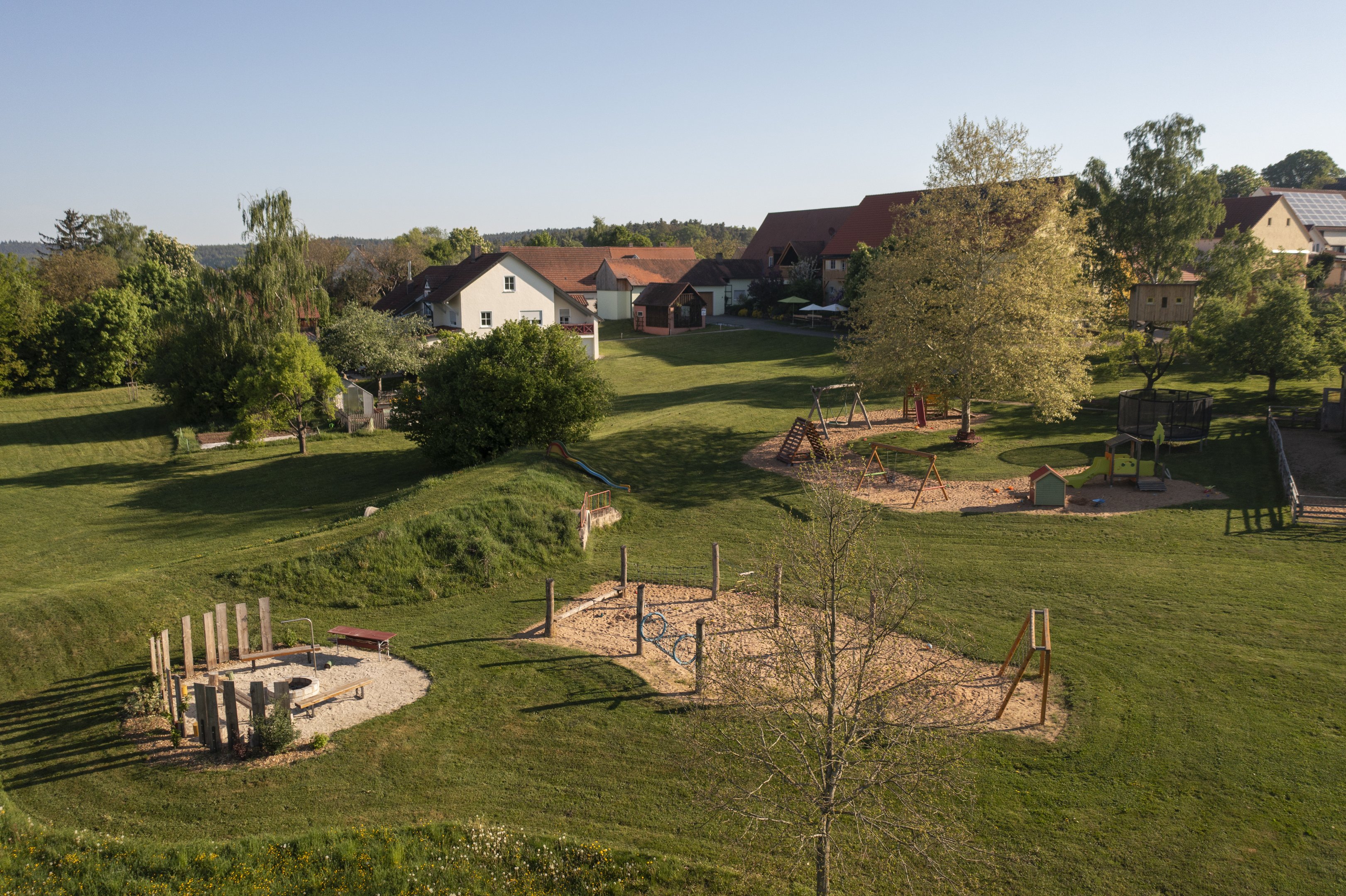 Paradies für Kinder © Abenteuerspielplatz mit vielen Spielgeräten
